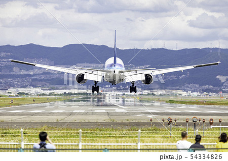 飛行機ランディング 54334826
