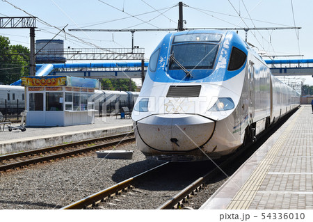 サマルカンド駅に停車するアフラシャブ号 サマルカンド駅に停車するアフラシャブ号 54336010
