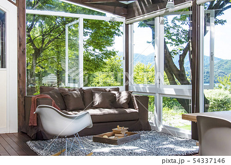 サンルーム サンリビング 自然光たっぷりの部屋の写真素材
