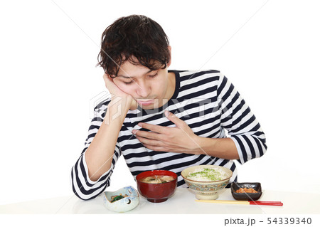 食欲不振の男性 54339340