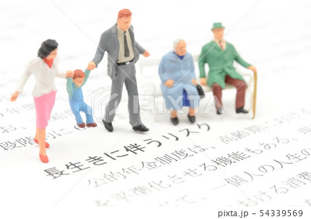 長生きに伴うリスク 54339569