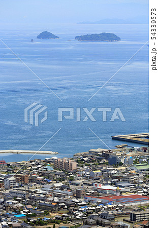 今治市大新田付近を手前に比岐島を見る 今治市大新田付近を手前に比岐島を見る 54339573