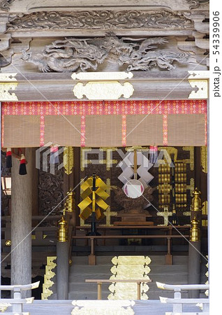 信州　上諏訪　諏訪神社上社　本宮拝殿　全国の諏訪神社の総本山　７年に一度の御柱祭で有名 54339906