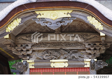 信州　上諏訪　諏訪神社上社　本宮拝殿の彫刻　全国の諏訪神社の総本山　７年に一度の御柱祭で有名 54339907