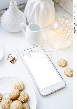 Flat lay top view arrangement with empty screen smartphone and home decor 54340043