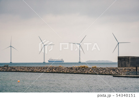 The theme is net power generation and environmental protection. A number of wind blades, wind power The theme is net power generation and environmental protection. A number of wind blades, wind power 54340151