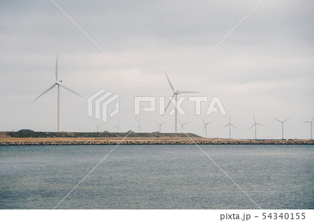 The theme is net power generation and environmental protection. A number of wind blades, wind power 54340155