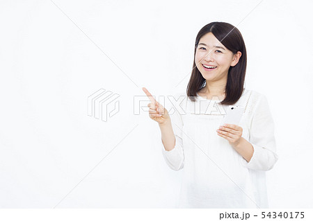30代女性とスマホ 30代女性とスマホ 54340175
