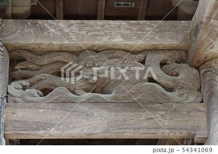 信州 上諏訪 諏訪神社上社 入口御門の彫刻 全国の諏訪神社の総本山 7年に一度の御柱祭で有名 信州 上諏訪 諏訪神社上社 入口御門の彫刻 全国の諏訪神社の総本山 7年に一度の御柱祭で有名 54341069