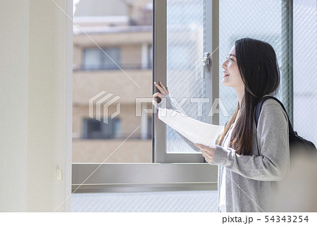 女性　新生活　部屋探し 54343254