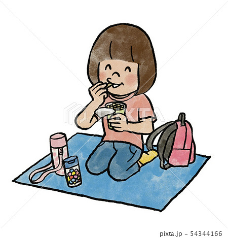 遠足のおやつを食べる女の子のイラスト素材