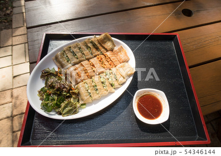 伝統的な食べ物 54346144