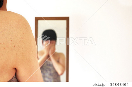 性同一性障害で悩む人 性同一性障害で悩む人 54348464