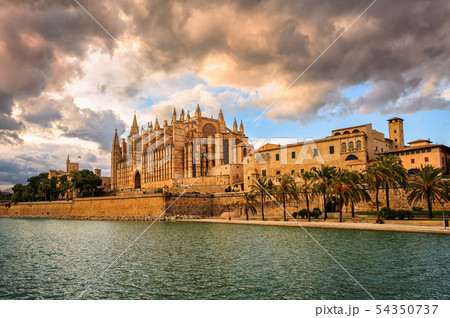 Cathedral of Palma de Mallorca, Spain, on sunset Cathedral of Palma de Mallorca, Spain, on sunset 54350737