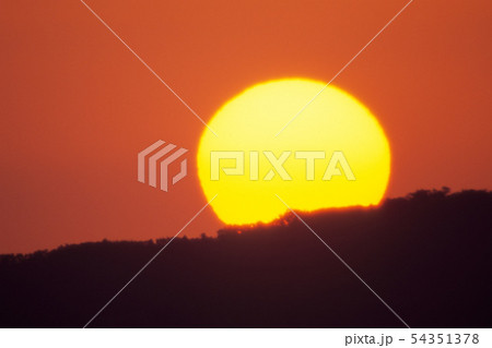 曽我山から昇る太陽 54351378