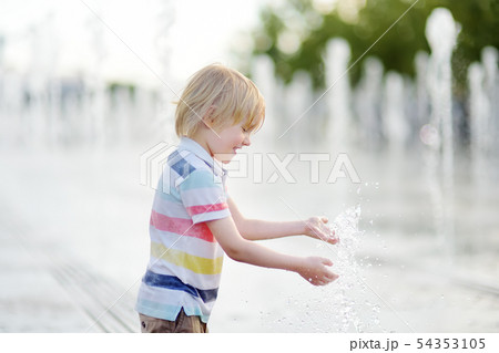 Little boy plays in the square between the water 54353105