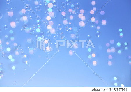 シャボン玉　丸ボケ　玉ボケ　キラキラ 54357541