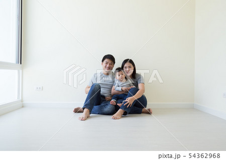 Happy Asian family with empty room in new house 54362968