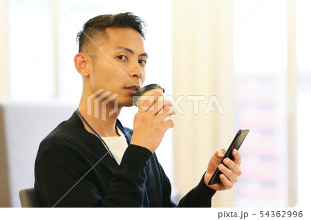 若いビジネスマン 54362996