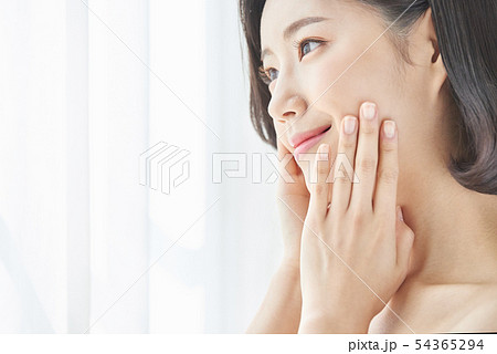 女性　ビューティー 54365294