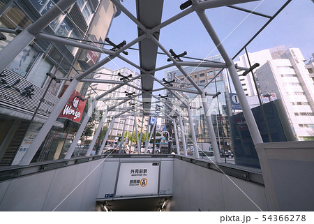 日本の東京都市景観　外苑前駅などを望む 54366278