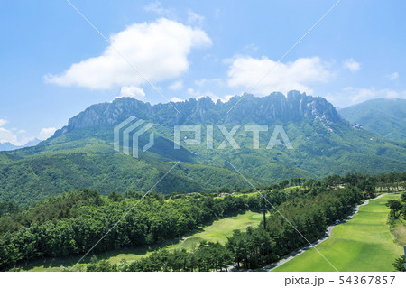 蔚山岩 白い雲 青空 54367857