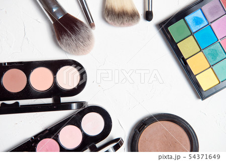 Professional makeup brushes for the highlighter of the foundation for make-up of the rouge blush Professional makeup brushes for the highlighter of the foundation for make-up of the rouge blush 54371649