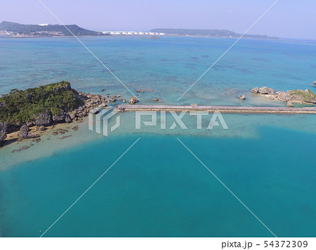 沖縄の海〜ドローンで空撮(浜比嘉島 比嘉地区/沖縄県うるま市) 沖縄の海〜ドローンで空撮(浜比嘉島 比嘉地区/沖縄県うるま市) 54372309