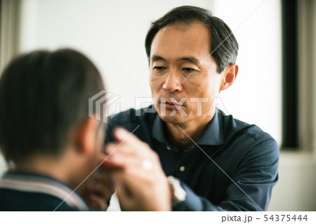 息子 父親 愛情 喧嘩 息子 父親 愛情 喧嘩 54375444