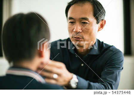 息子　父親　愛情　喧嘩 54375446