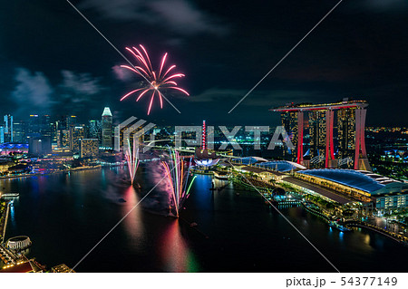 シンガポール マリーナベイの夜景と花火 Ndpリハーサル の写真素材