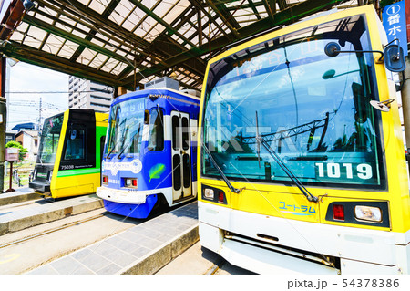 [鹿児島のイメージ][交通イメージ] [鹿児島市民の足　市電　路面電車　鹿児島駅 54378386