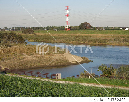 江戸川に流れ込む首都圏外郭放水路の排水路 54380865