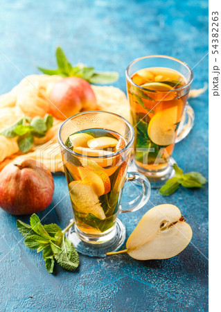 Hot fruit tea with ripe pears and mint 54382263