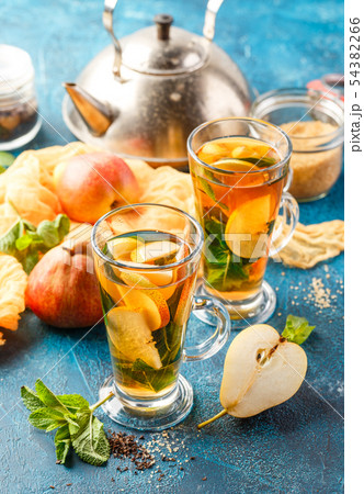 Hot fruit tea with ripe pears and mint 54382266