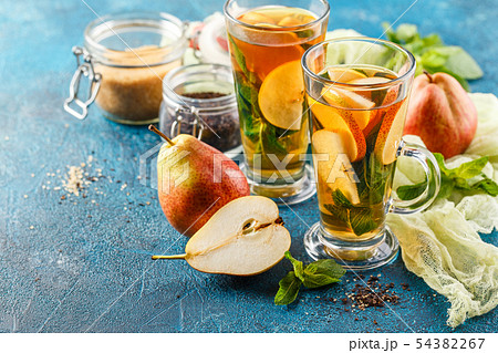 Hot fruit tea with ripe pears and mint 54382267