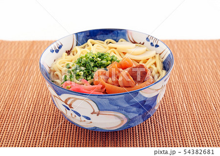 沖縄伝統の豚足テビチそば 54382681