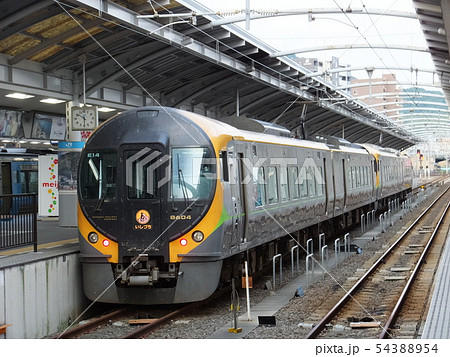 JR四国 高松駅に停車中の電車特急いしづち 8600系 JR四国 高松駅に停車中の電車特急いしづち 8600系 54388954