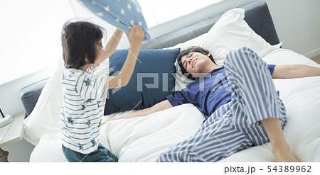 親子　ライフスタイル　ベッド 54389962