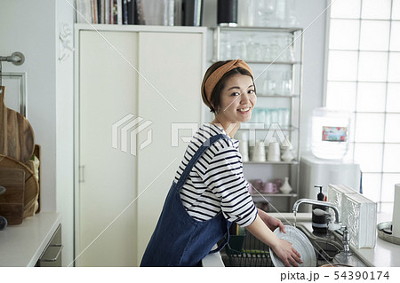 女性 ライフスタイル 家事 女性 ライフスタイル 家事 54390174