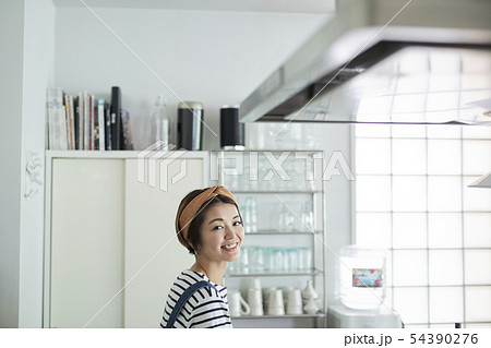 女性 ライフスタイル 家事 女性 ライフスタイル 家事 54390276