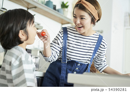 家族　ライフスタイル 54390281