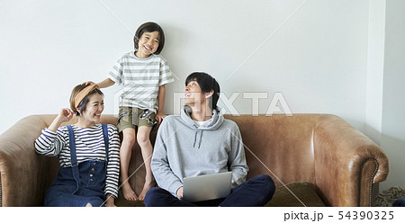親子 ライフスタイル 仲良し 親子 ライフスタイル 仲良し 54390325