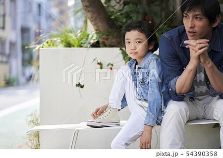 家族　ライフスタイル　お出かけ 54390358