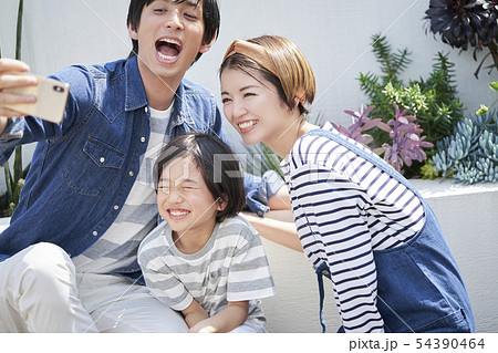 家族 ライフスタイル 写真 家族 ライフスタイル 写真 54390464
