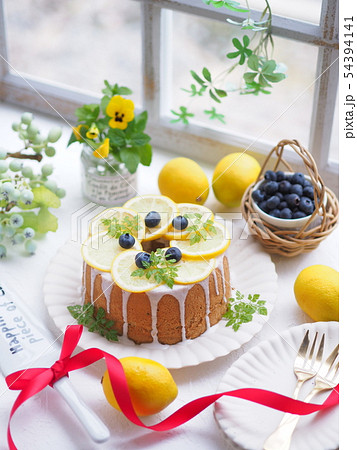 レモンシフォンケーキでスイーツタイムの写真素材