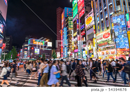 《東京都》夜の新宿歌舞伎町・都市風景 《東京都》夜の新宿歌舞伎町・都市風景 54394676