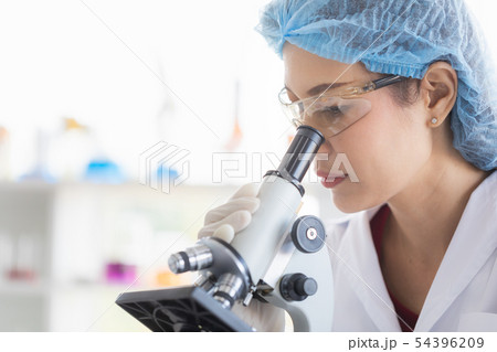 Scientist look throgh microscope.. Scientist look throgh microscope.. 54396209