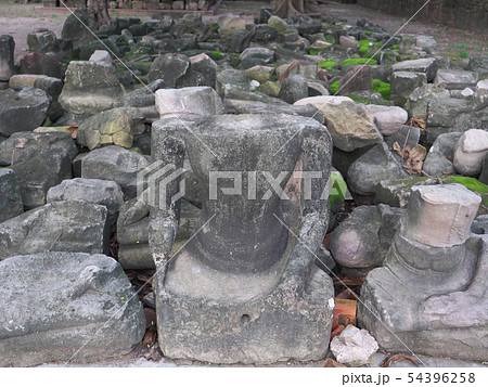 タイ王国　アユタヤ　ワット・マハータート/破壊された仏像 54396258