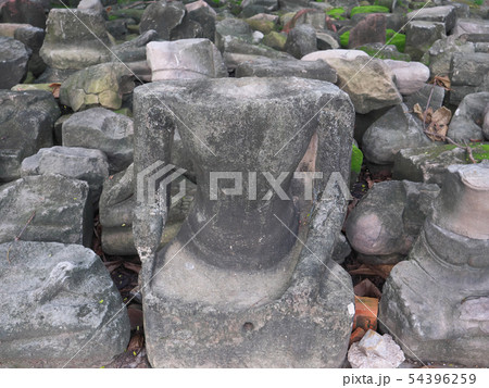 タイ王国　アユタヤ　ワット・マハータート/破壊された仏像 54396259